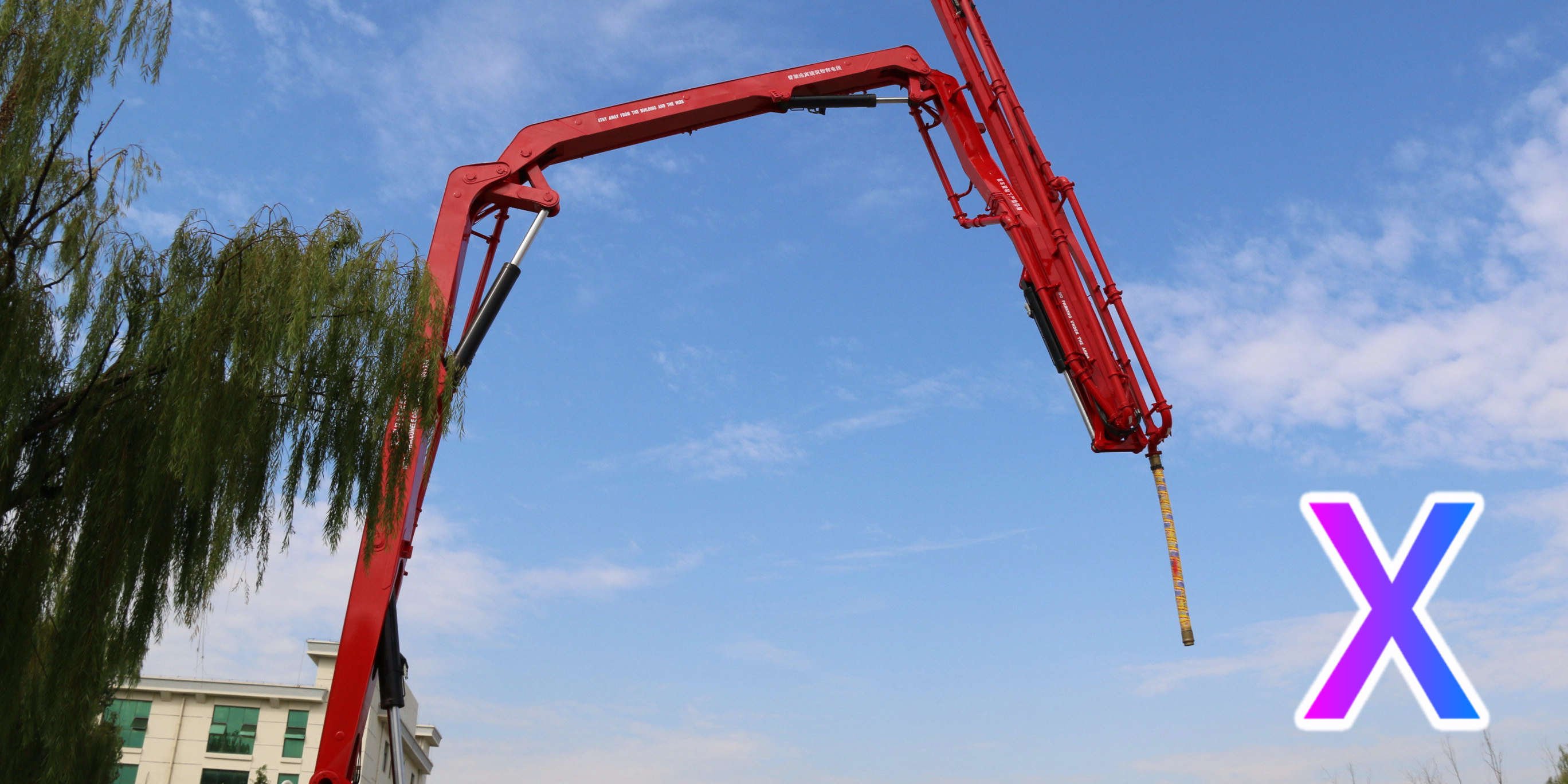 小型混凝土泵車實(shí)際施工過(guò)程中必須注意哪些重要事項(xiàng)？——科尼樂(lè)