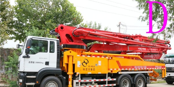 關(guān)于小型混凝土泵車在鄉(xiāng)鎮(zhèn)使用時(shí)的注意事項(xiàng)