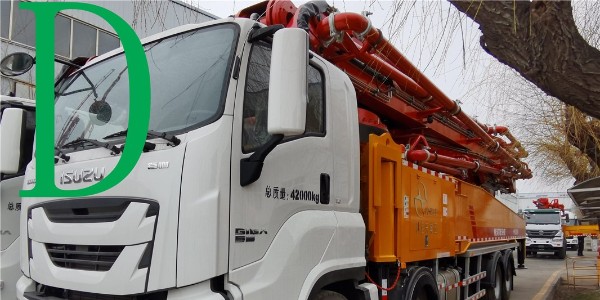 混凝土泵車(chē)的總體結(jié)構(gòu)和工作原理