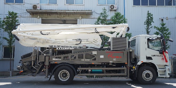 如果泵車在泵送狀態(tài)下遇到堵塞問題，該怎么解決？