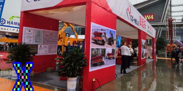 混凝土泵在下斜坡泵送時(shí)應(yīng)當(dāng)采取哪種措施防止骨料自流導(dǎo)致真空現(xiàn)象？