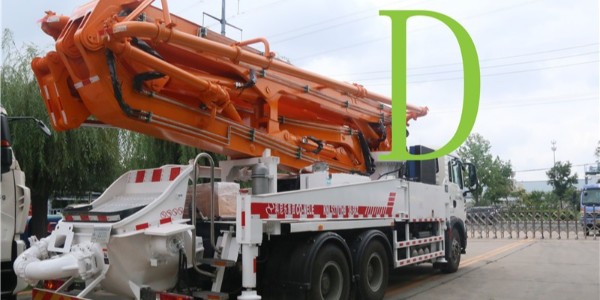 新的混凝土泵車在使用時(shí)要注意哪些呢？