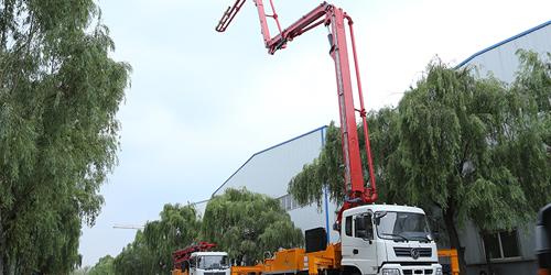 科尼樂淺析小型混凝土泵車工作中傾倒側(cè)翻如何預防？