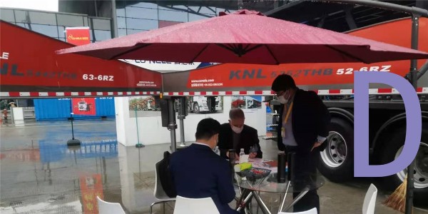 混凝土泵車在使用操作時(shí)，在以下五個(gè)部位和環(huán)節(jié)容易造成事故