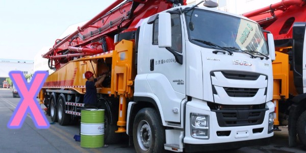 軟管的使用及庫(kù)存期限會(huì)對(duì)小型泵車的日常工作造成哪些影響呢？